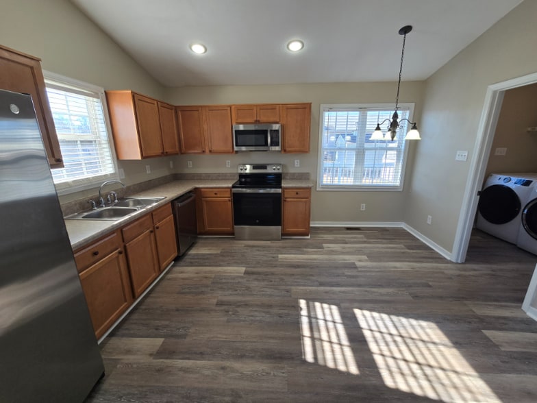 Building Photo - 4612 Raspberry Patch Ln