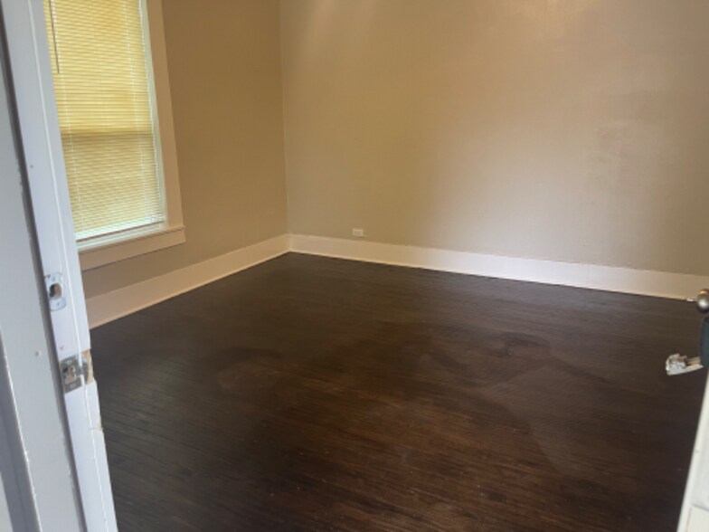 Building Photo - 534 E Sycamore St