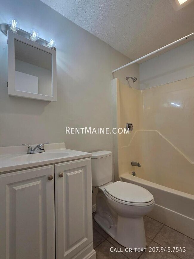 Building Photo - 20 Tall Pines Dr