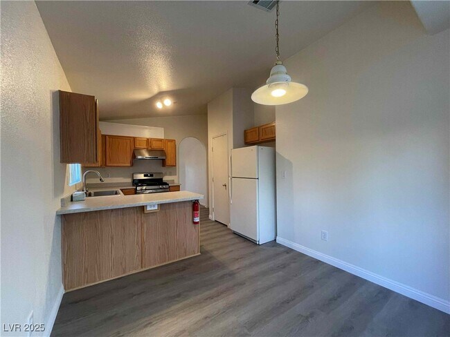 Building Photo - 9590 Bandera Creek Ave