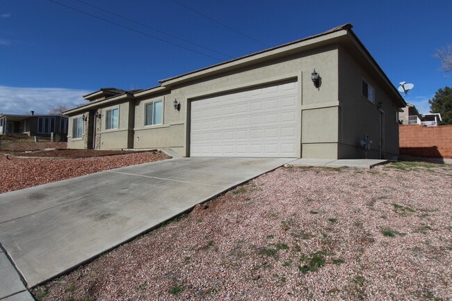 Building Photo - 2761 E 175 N