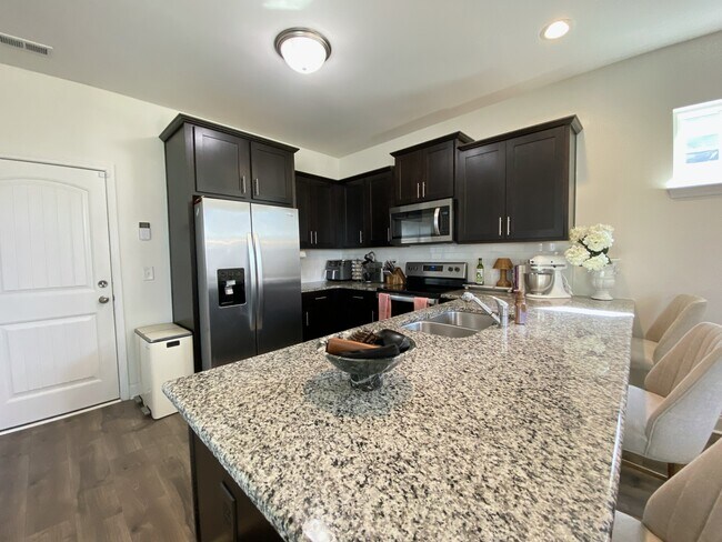 Building Photo - 140 Verdmont Dr