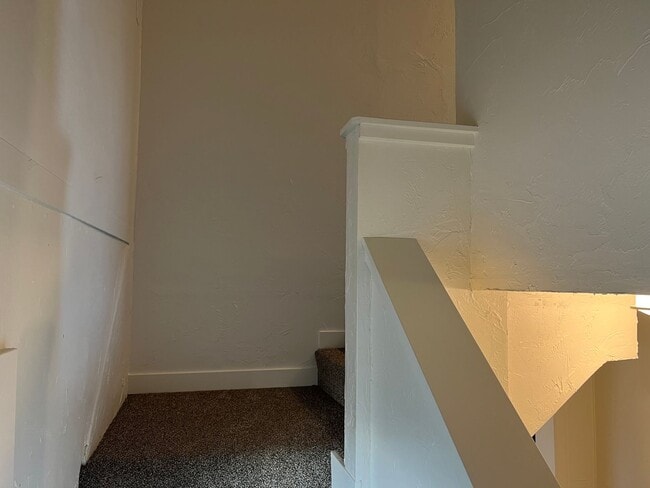 Building Photo - Updated 3 bedroom 1 bathroom house! MOVE I...