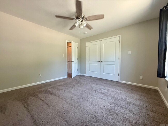 Building Photo - 180 Lakeland Dr