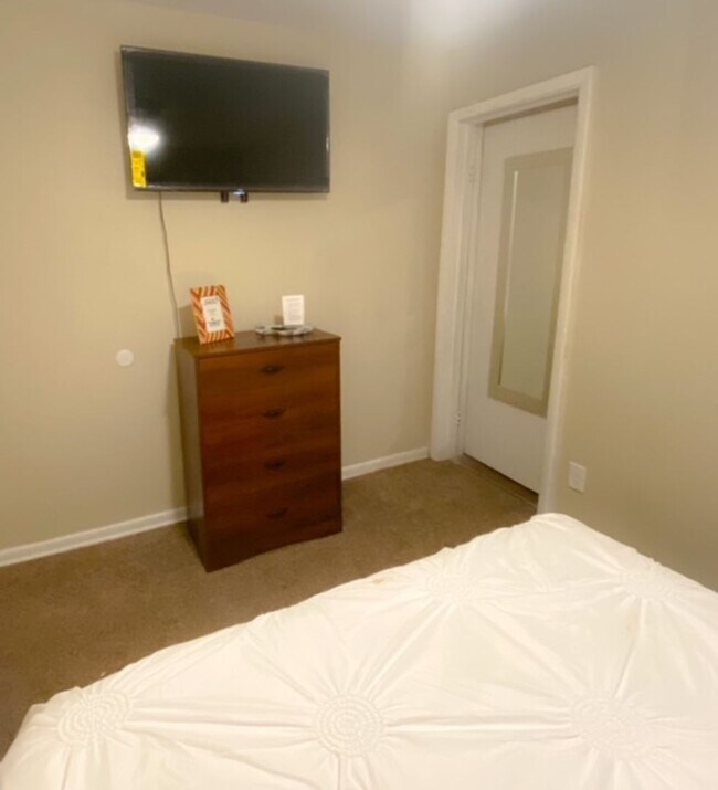 Building Photo - ? 12 Month Lease Pricing ? Fully Furnished Rental Property ? First floor duplex unit. Large yard.