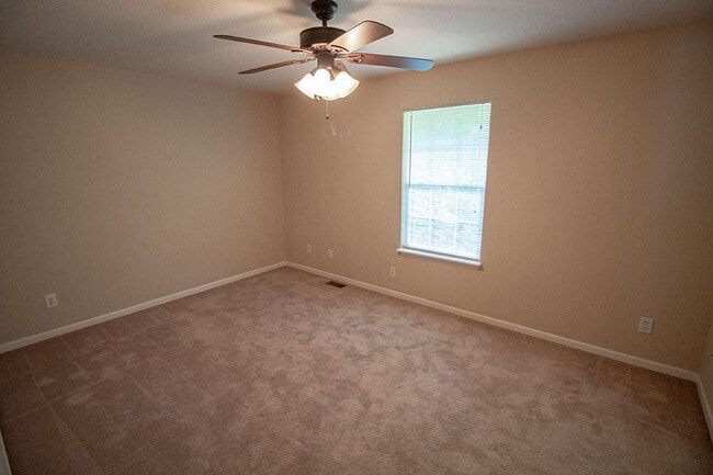 Building Photo - 1329 Valley Creek Ln