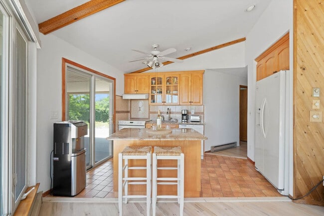 Building Photo - 155 Sound Ave