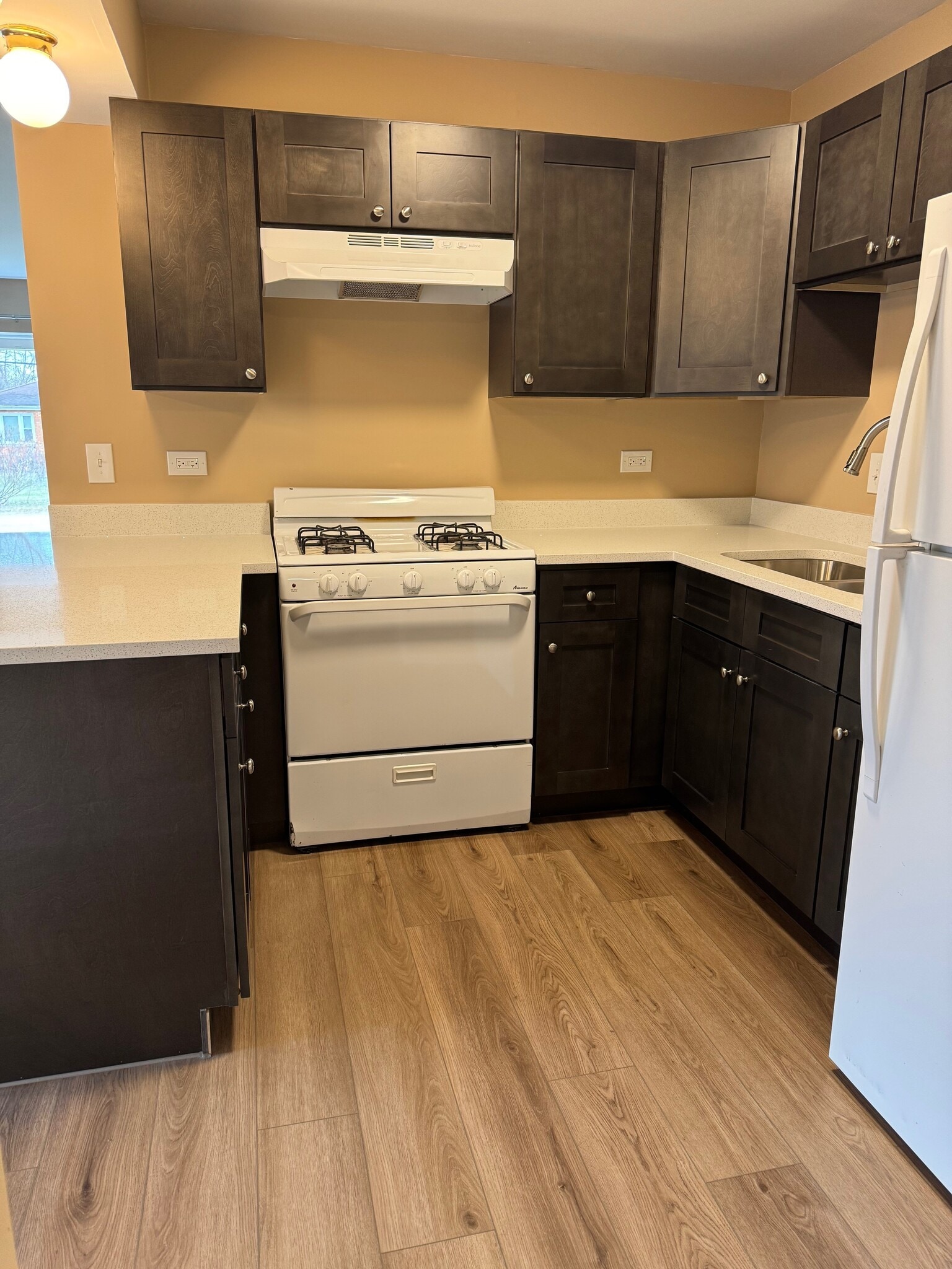 Building Photo - 9731 S 90th Ave