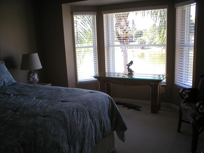 Building Photo - 21180 Country Creek Dr