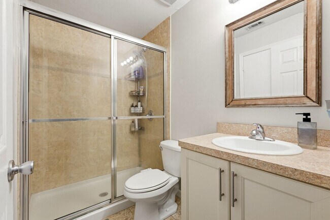 Building Photo - Rockwood Villa 2 bedroom 2 1/2 bath condo