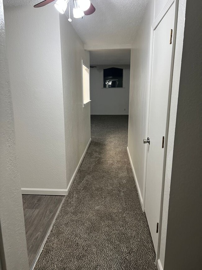 Building Photo - 3-bedroom, 2-bathroom home in Redding Upda...