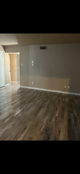 Building Photo - 3215 Clarksville St