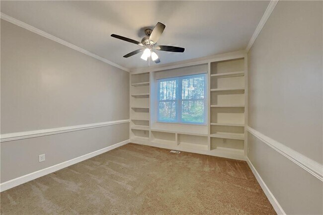 Building Photo - 500 Abernathy Oaks Way