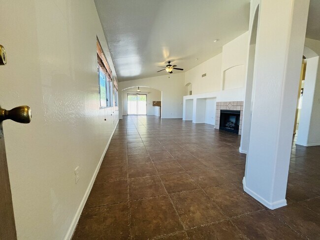 Building Photo - "Charming 3-Bedroom Oasis with 2 Full Baths in Buckeye - 1574 Sq Ft of Comfort!"