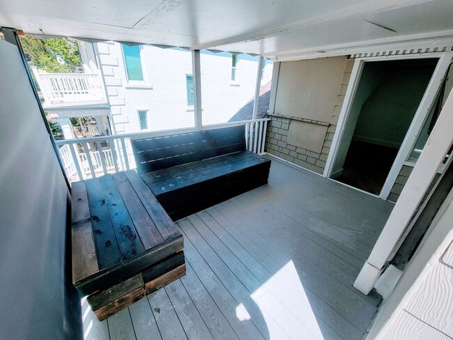 Building Photo - 324 L St E