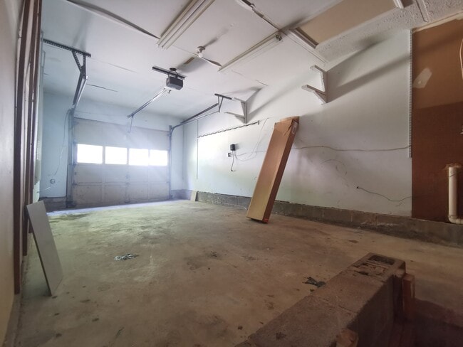 Building Photo - 250 Sheringham Dr