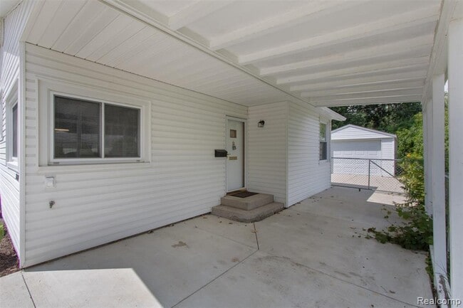 Building Photo - 27361 Delton St