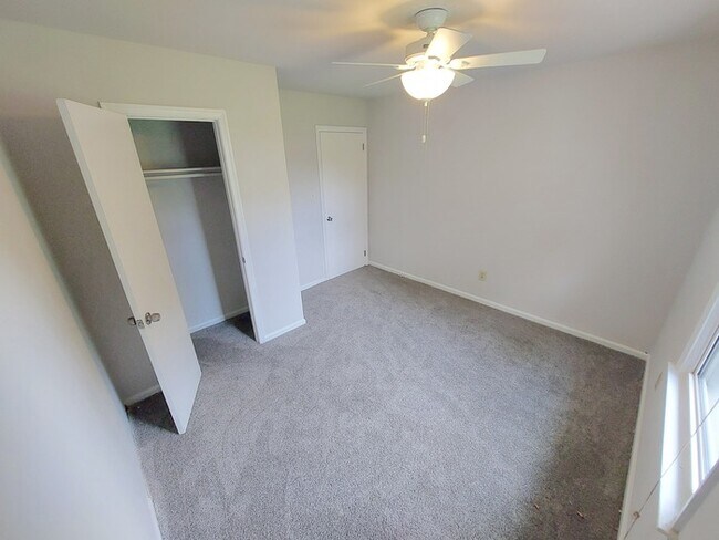 Building Photo - CUTE AND COZY 3 BEDROOM HOME AT BUCKROE BEACH FOR RENT!!!