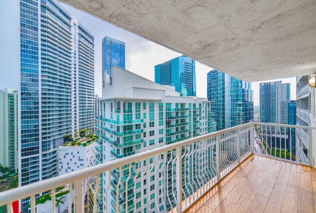 Building Photo - 1 SE 12th St