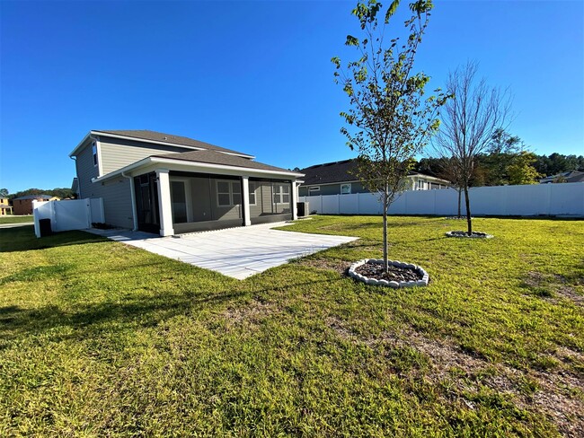 Building Photo - Large Five Bedroom Home