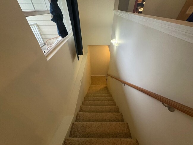 Building Photo - Spacious west side 3 Bedroom, 2 Bath home, close to Ft. Riley!