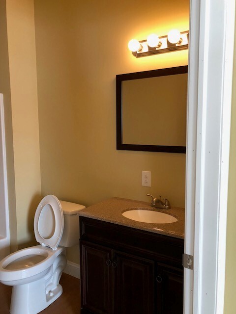 Building Photo - 15 LLC-23 Elm St