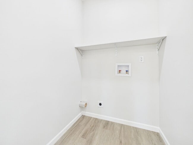 Building Photo - 208 S Woodworth Ave