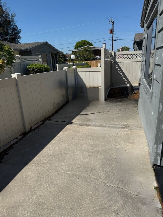 Building Photo - 2 Bed | 2 Bath | Updated Condo | Covered Parking