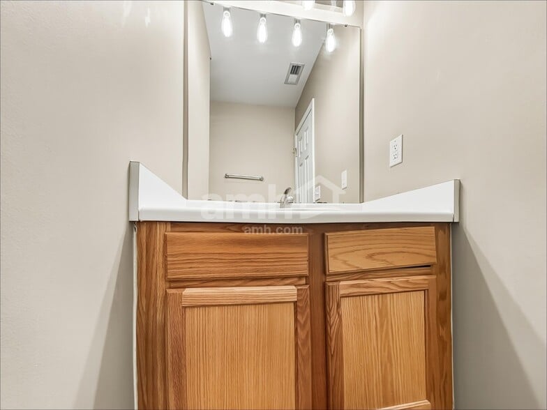 Building Photo - 205 N Fuquay Springs Ave