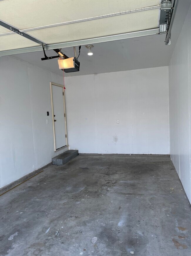Building Photo - 2115 SW Brandywine Ln