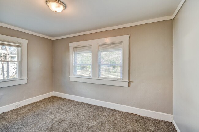 Building Photo - 625 27th St SW