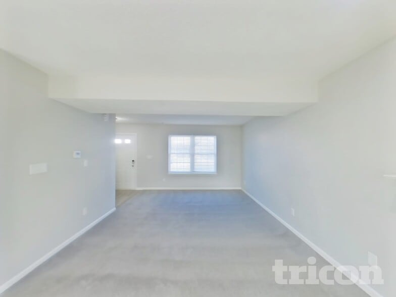 Building Photo - 9825 Rhodes Ln