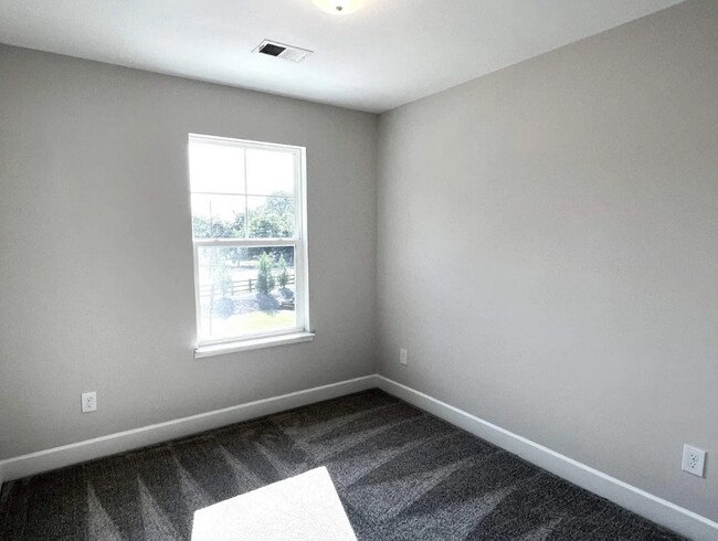 Building Photo - 207 Taylor Woods Ct