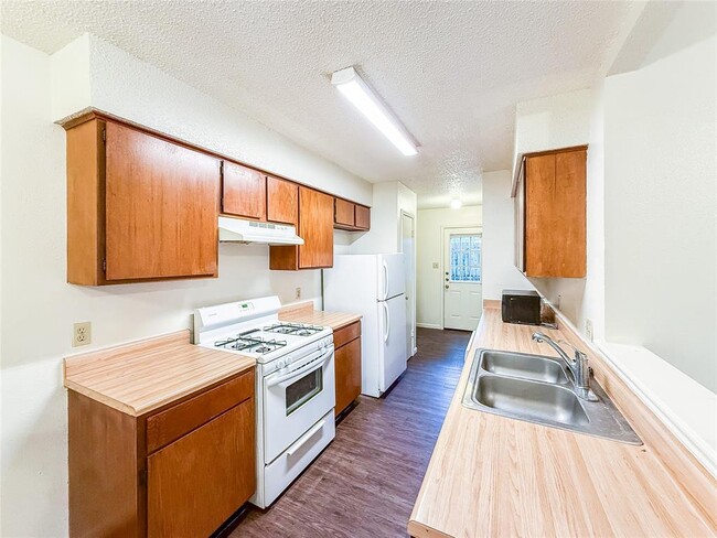 Building Photo - 2014 Alex Ave
