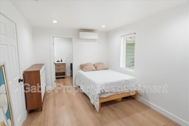 Building Photo - 27453 Santa Clarita Rd