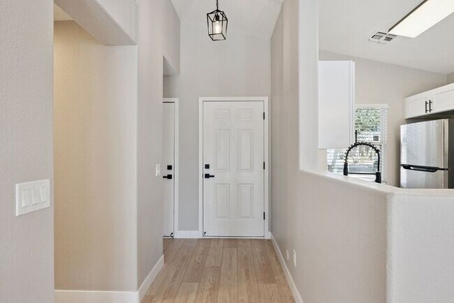 Building Photo - 11545 E Contessa St