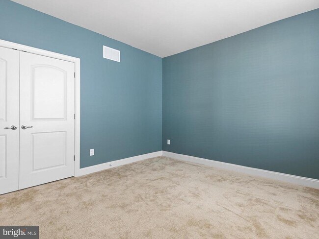 Building Photo - 240 Baldy Ln
