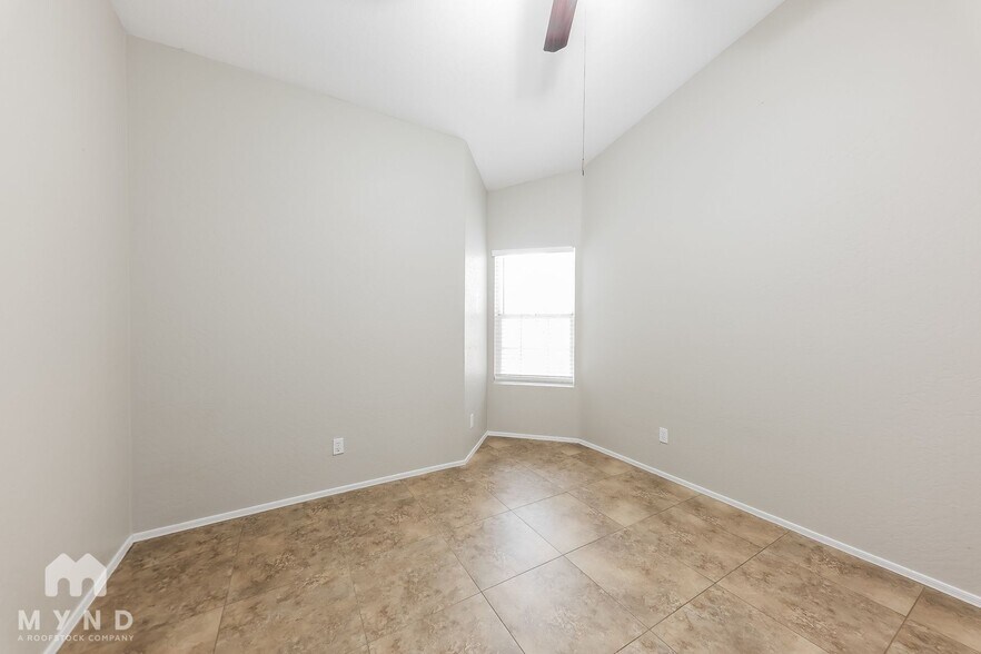 Building Photo - 3040 N Silverado
