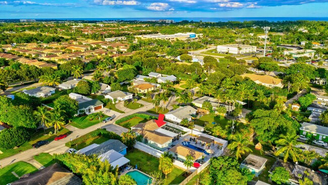 Building Photo - 310 Gulfstream Dr