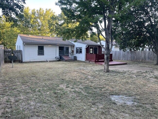 Building Photo - 210 Edgemoor St