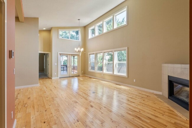Building Photo - Beautiful 3-bdrm/2.5-bath in Beaumont-Wils...