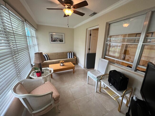 Building Photo - 512 High Point Dr