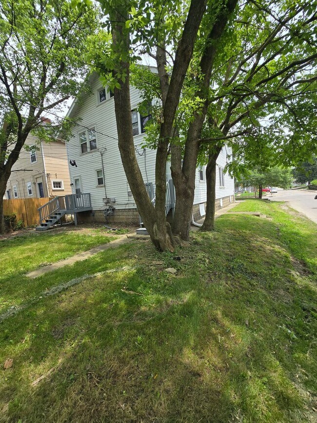Building Photo - 1091-1093 SOUTH CHAMPION AVENUE