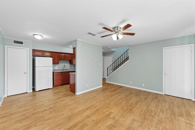 Building Photo - 2208 Mission Hill Dr