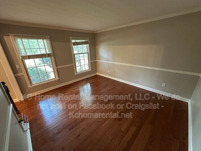 Building Photo - 8022 Hall St