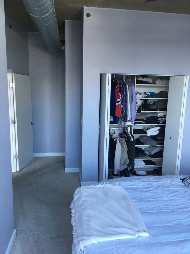 Building Photo - 1305 S Michigan Ave