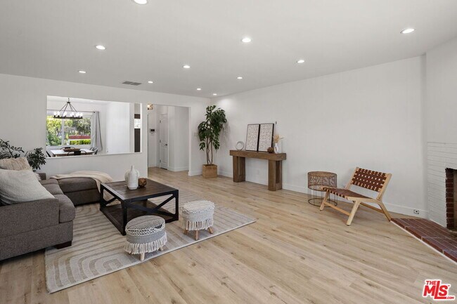 Building Photo - 12801 Friar St