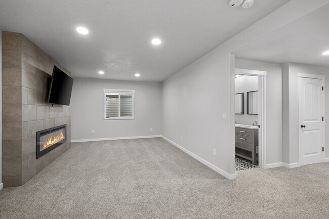 Building Photo - 554 S Church Dr