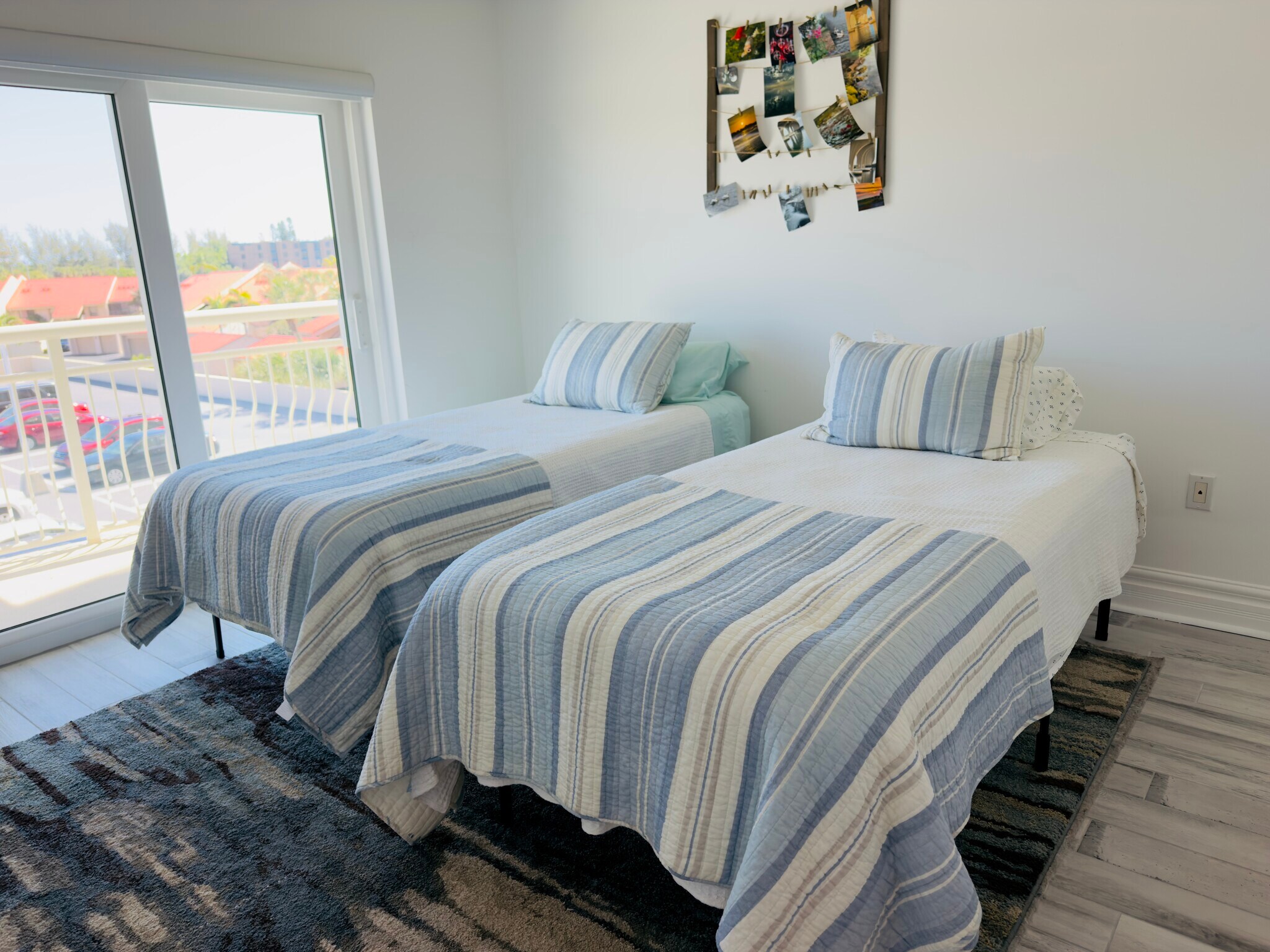 guest room with walkin closet - 4900 Brittany Dr S