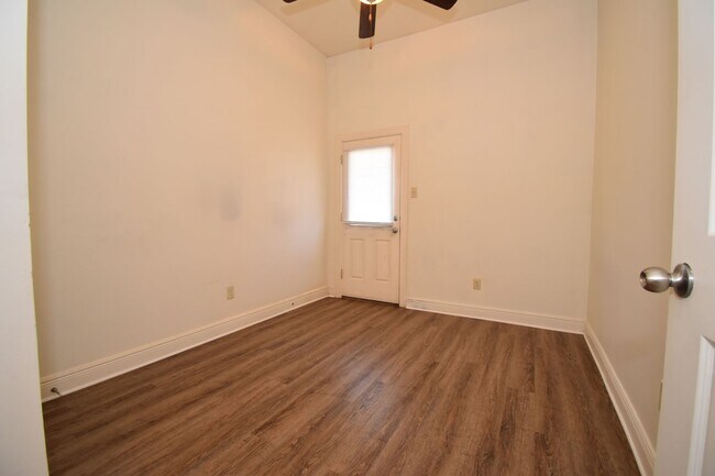 Building Photo - Pine Grove Apartments